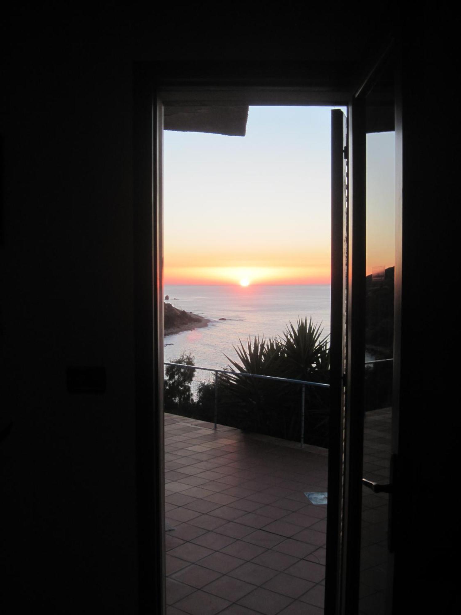 Camere & Case Vacanze Lo Scoglio Castel di Tusa Pokoj fotografie
