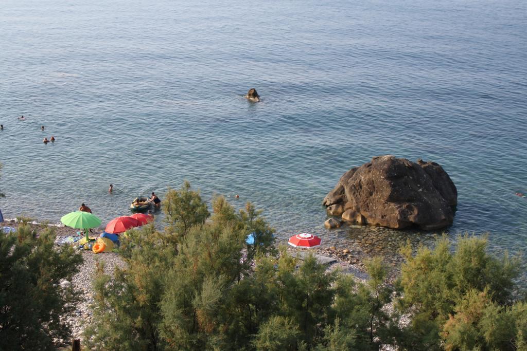 Camere & Case Vacanze Lo Scoglio Castel di Tusa Exteriér fotografie
