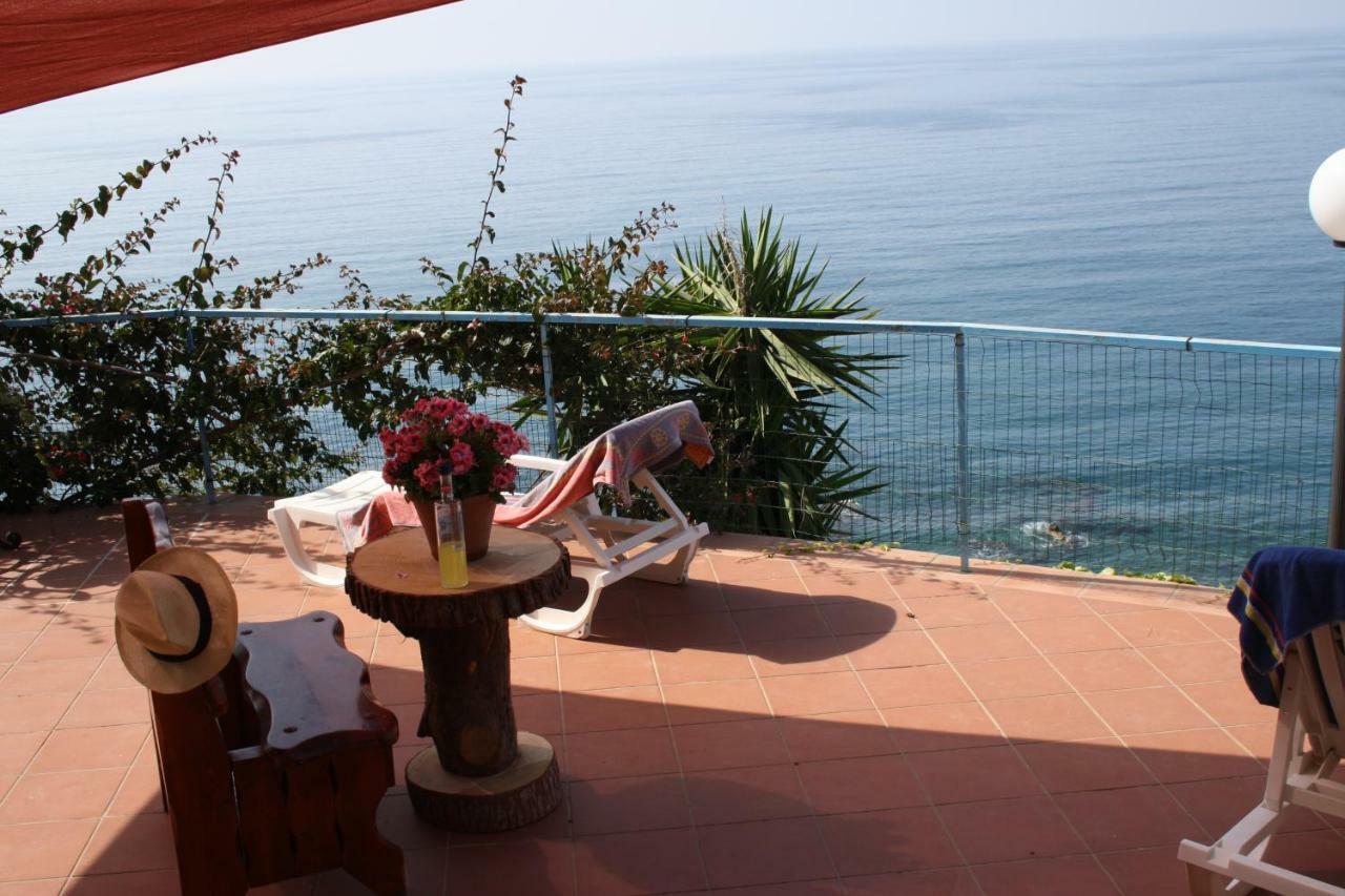 Camere & Case Vacanze Lo Scoglio Castel di Tusa Exteriér fotografie